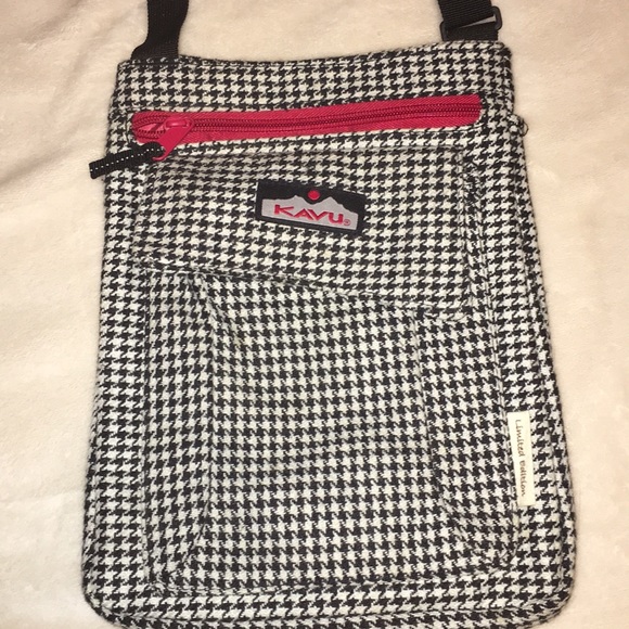 Kavu Handbags - Kavu purse Houndstooth check Limited addition Bama